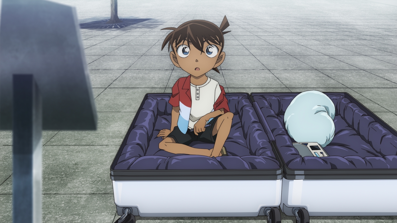 DETECTIVE CONAN: FIST OF BLUE SAPPHIRE conan with suitcase