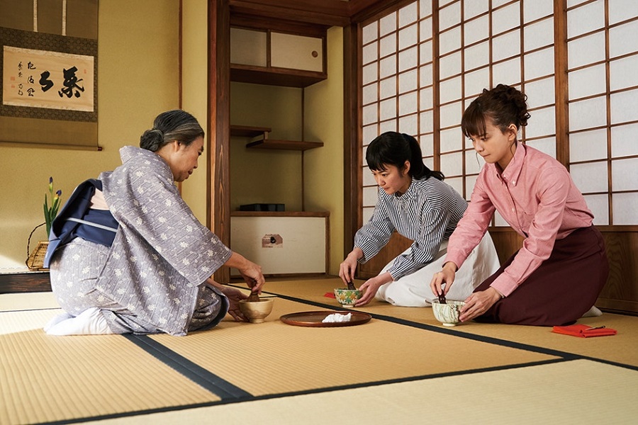 tea ceremony with three women