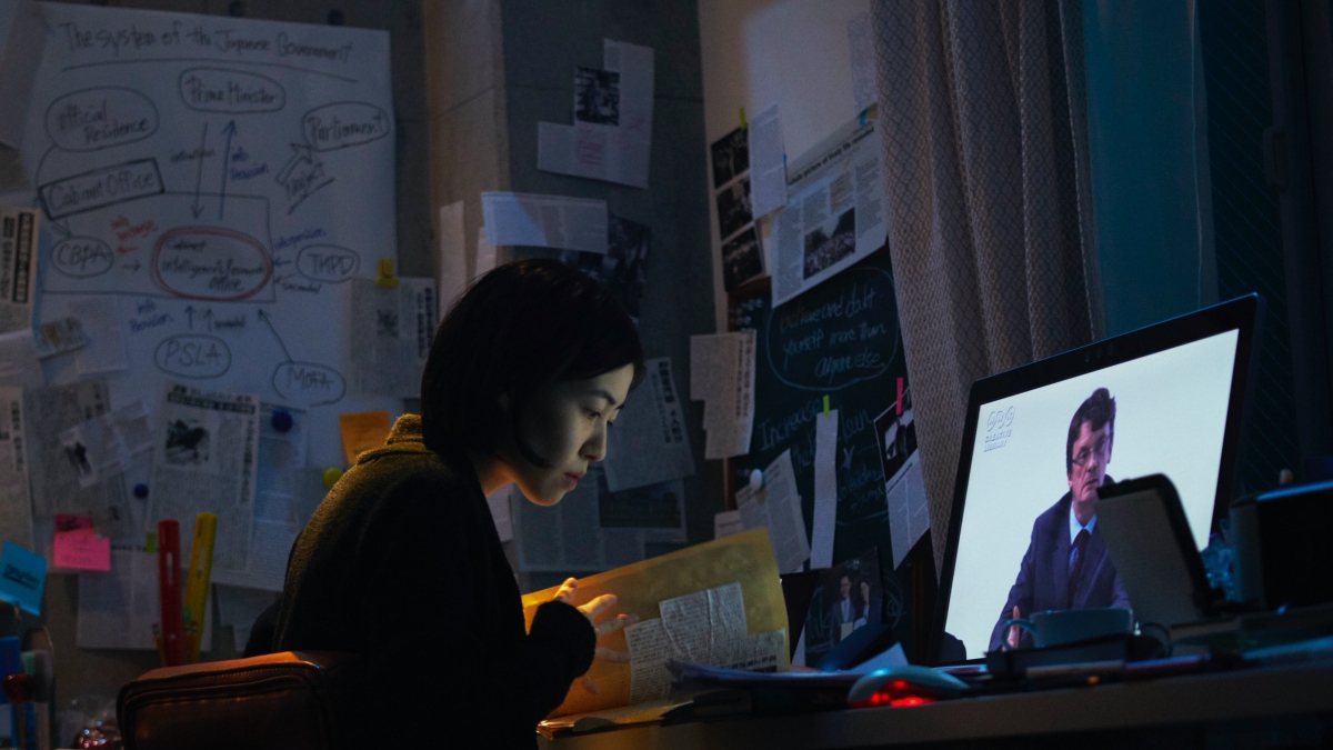 The Journalist researching with computer