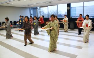 Himawari Buyo-Kai dancers