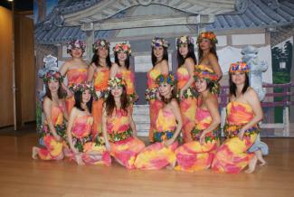 Hula dancers