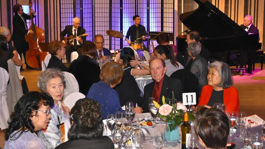 Ishizue award dinner 2019 piano and people