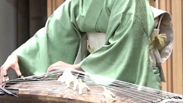 Instructor using a Koto