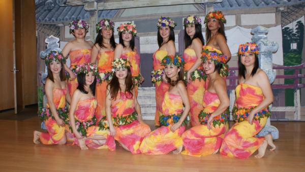 Hula dancers